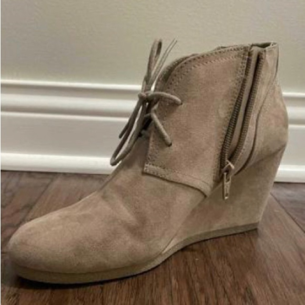 Tan Wedges
